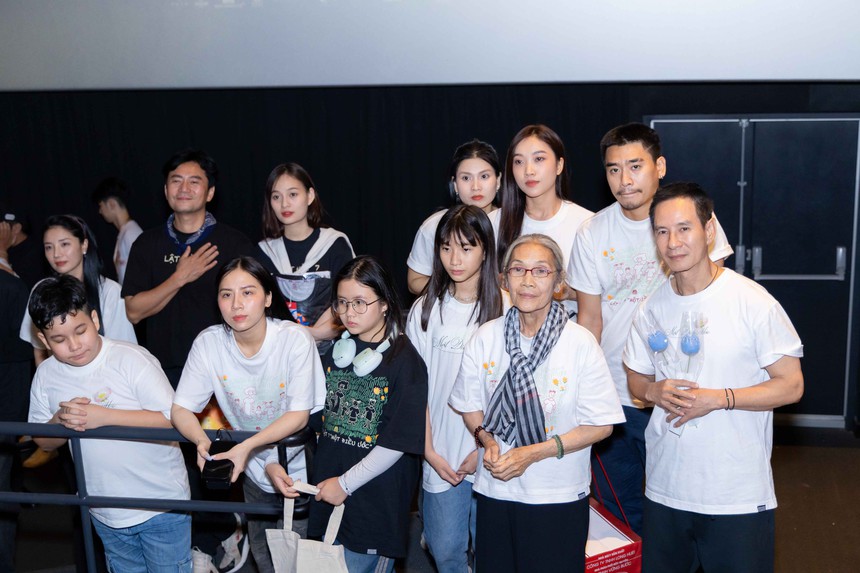 Cine tour Lật mặt 7 của Lý Hải “vỡ trận” trong tình yêu thương của khán giả  - Ảnh 2.