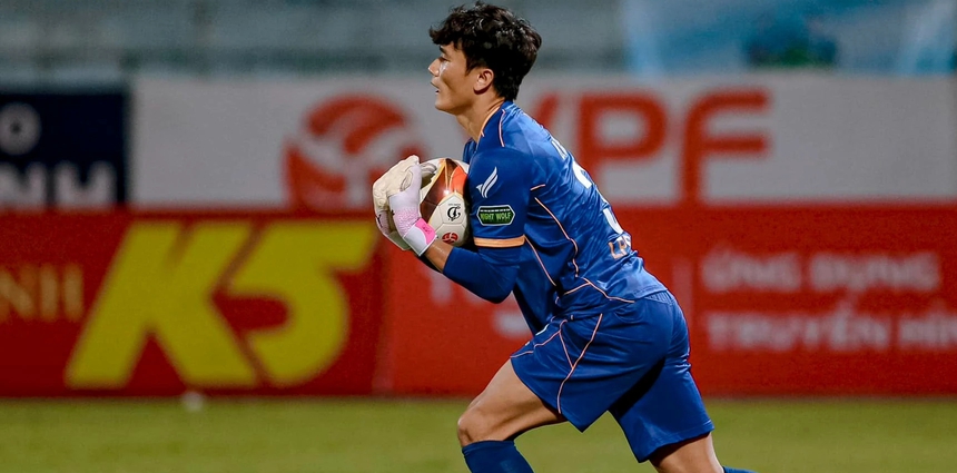 Bùi Tiến Dũng cản 11m, HAGL 9 trận bất bại - Ảnh 2. Bùi Tiến Dũng cản 11m, HAGL 9 trận bất bại - Ảnh 2.