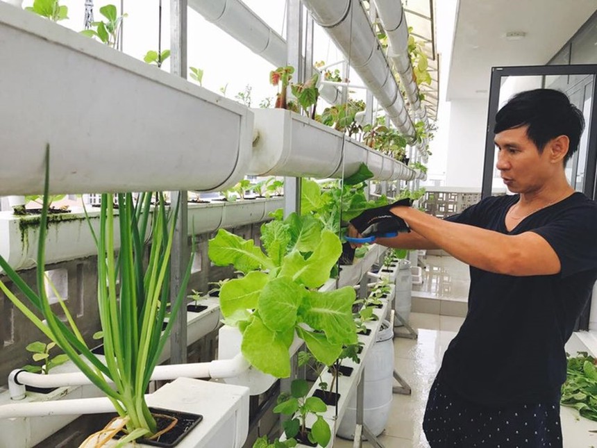 Cuộc sống của 2 đạo diễn nghìn tỷ: Lý Hải giản dị khó tin, Trấn Thành sở hữu loạt hàng hiệu đắt đỏ - Ảnh 6.