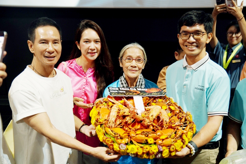 Cine tour Lật mặt 7 của Lý Hải “vỡ trận” trong tình yêu thương của khán giả  - Ảnh 3.