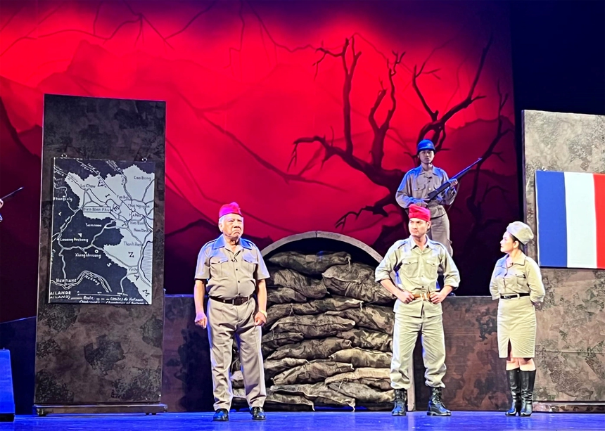 Điện Biên Phủ - nguồn cảm hứng bất tận: Sân khấu Lệ Ngọc với 'Mệnh lệnh từ trái tim' - Ảnh 2.
