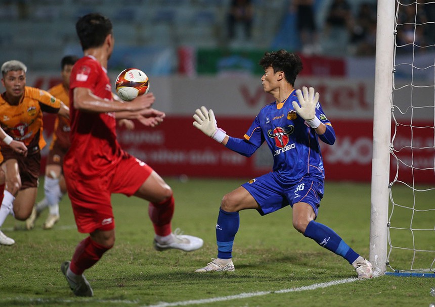 Những ngày lận đận chưa buông tha Bùi Tiến Dũng - Ảnh 1. Những ngày lận đận chưa buông tha Bùi Tiến Dũng - Ảnh 1.