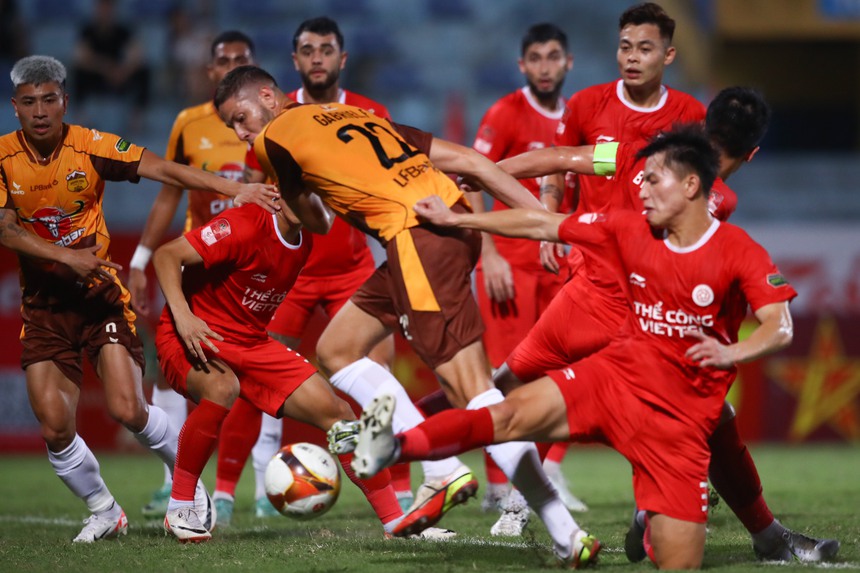 HAGL hay hơn Nam Định, cuộc đua vô địch V-League thú vị - Ảnh 1. HAGL hay hơn Nam Định, cuộc đua vô địch V-League thú vị - Ảnh 1.