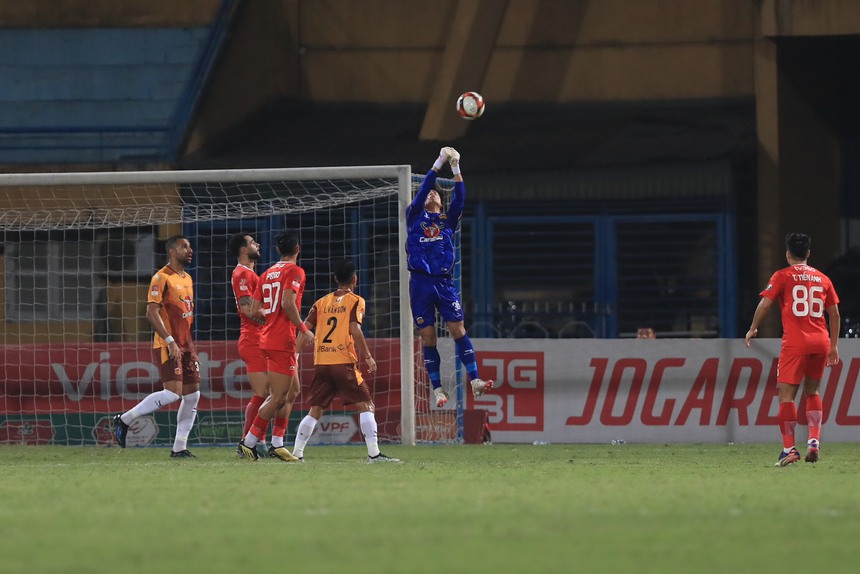 Thủ môn 'quốc dân' thổ lộ mong muốn trở lại ĐT Việt Nam, bắn tín hiệu cho HLV Kim Sang Sik - Ảnh 2.