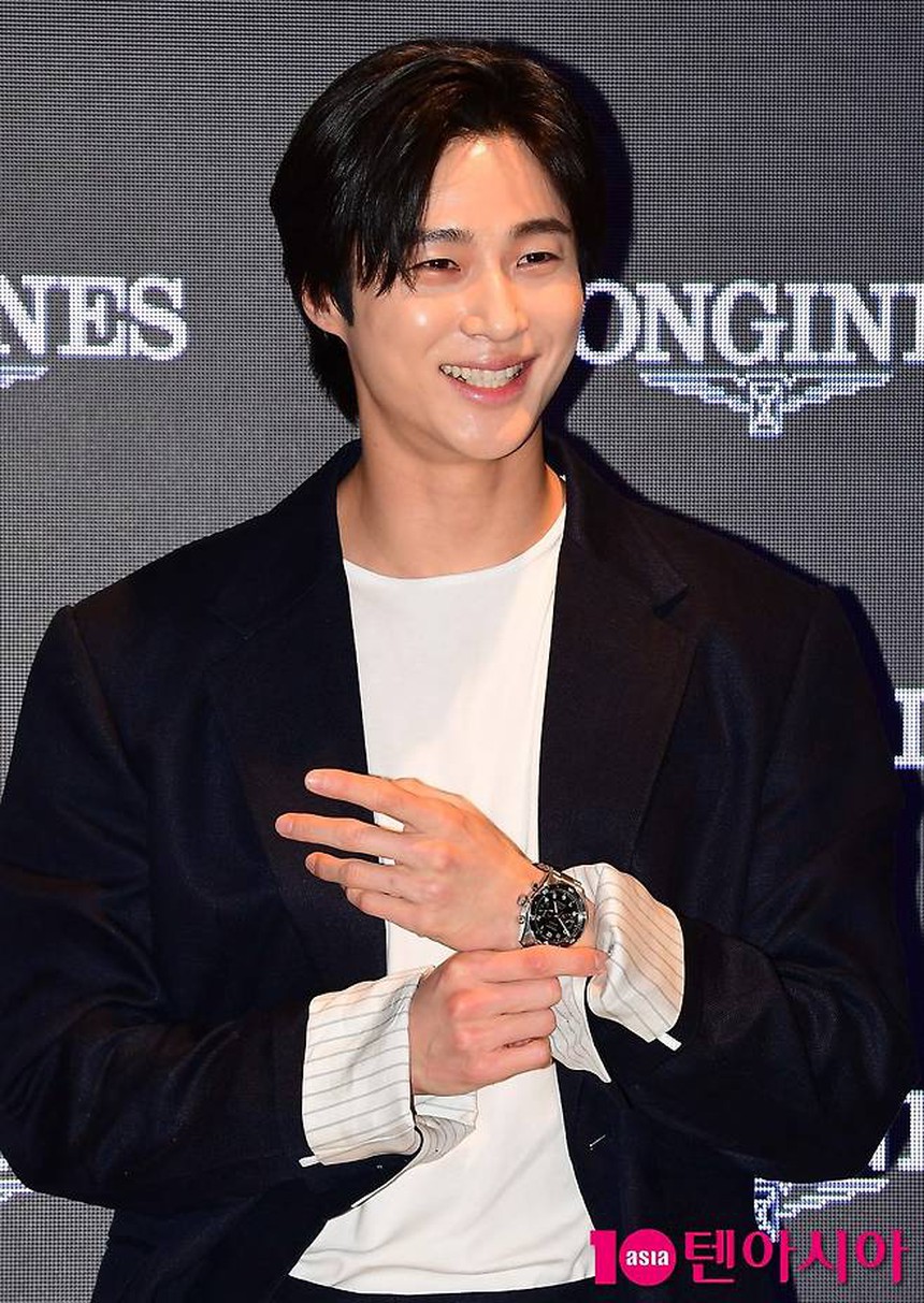 Kim Ji Won và Kim Soo Hyun đang tạo nên hội chứng 'xứng đáng là thần tượng' - Ảnh 4.