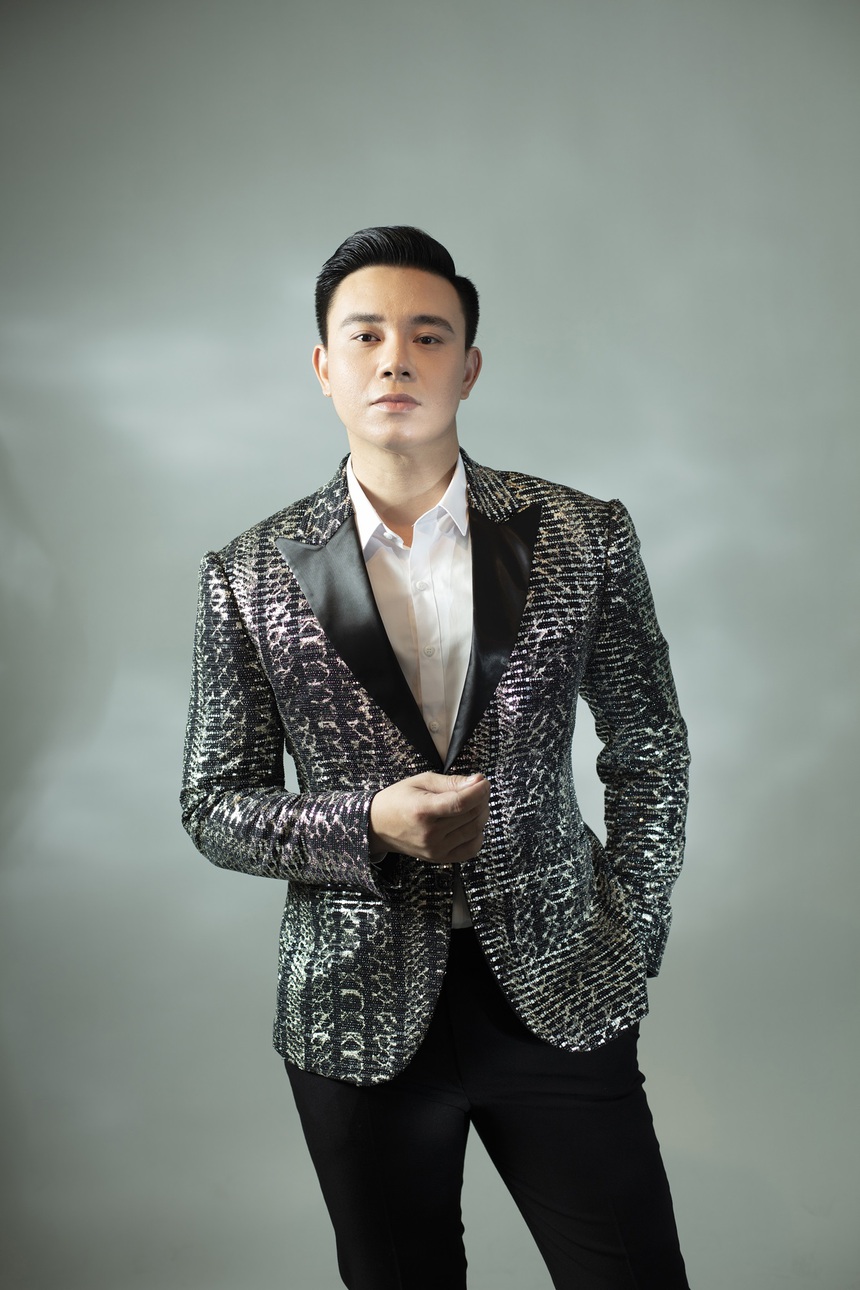 Ca sĩ Đông Hùng: 'Tin vào chữ duyên' - Ảnh 3. Ca sĩ Đông Hùng: 'Tin vào chữ duyên' - Ảnh 3.