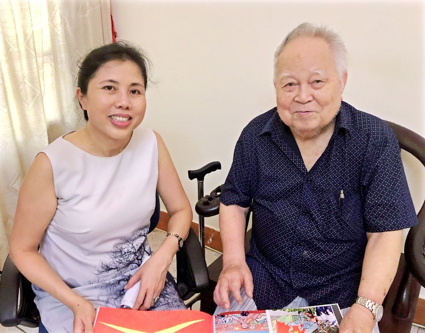 Ra sách 'Lá cờ chuẩn đỏ thắm' của Hồ Phương: Như những thước phim tư liệu đẹp về Điện Biên Phủ - Ảnh 1.