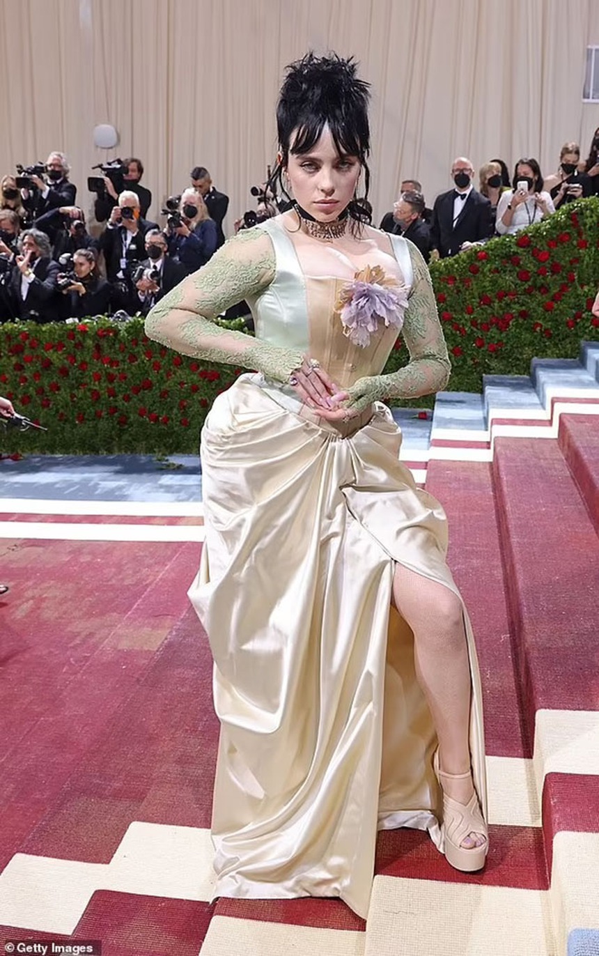 Những 'thảm họa' trang phục trên thảm đỏ Met Gala nhiều năm qua - Ảnh 15.