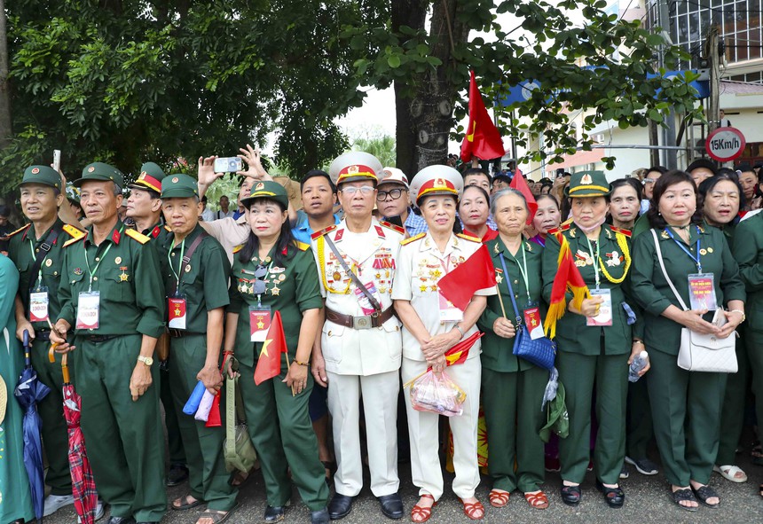 Điện Biên rộn ràng trước giờ khai lễ - Ảnh 1. Điện Biên rộn ràng trước giờ khai lễ - Ảnh 1.