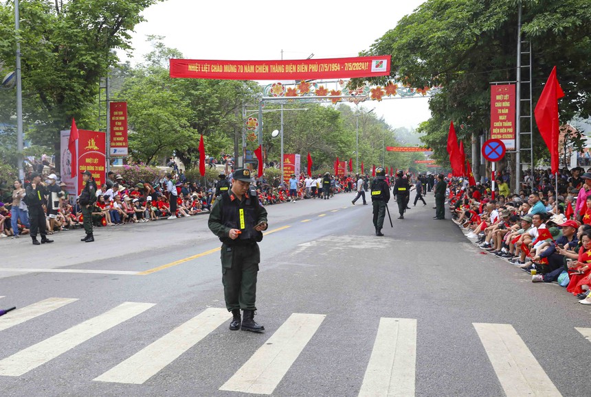 Điện Biên rộn ràng trước giờ khai lễ - Ảnh 7. Điện Biên rộn ràng trước giờ khai lễ - Ảnh 7.