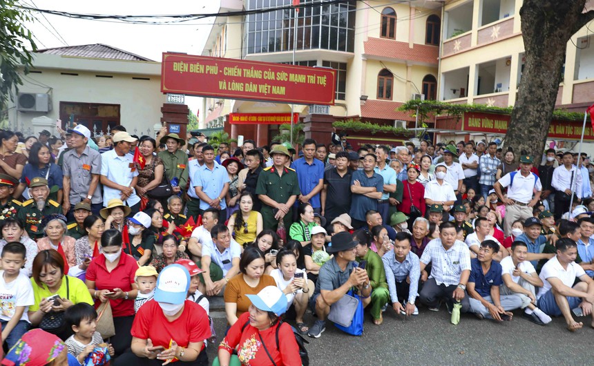 Điện Biên rộn ràng trước giờ khai lễ - Ảnh 4. Điện Biên rộn ràng trước giờ khai lễ - Ảnh 4.