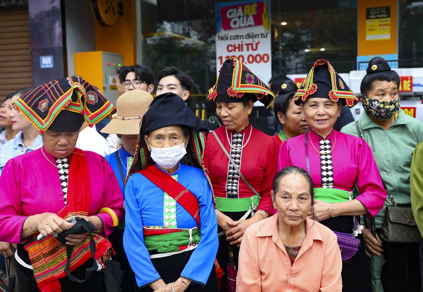 Điện Biên rộn ràng trước giờ khai lễ - Ảnh 3. Điện Biên rộn ràng trước giờ khai lễ - Ảnh 3.