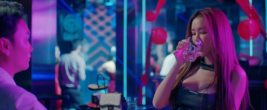 Maya gây sốt với hình ảnh chị đẹp bốc lửa trong 'Mình yêu nhau, bình yên thôi' - Ảnh 1.