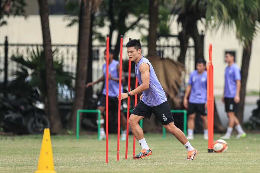 Chủ tịch Hà Nội FC ví đội nhà giống... MU, tin cả 2 sẽ trở lại mạnh mẽ - Ảnh 2. Chủ tịch Hà Nội FC ví đội nhà giống... MU, tin cả 2 sẽ trở lại mạnh mẽ - Ảnh 2.