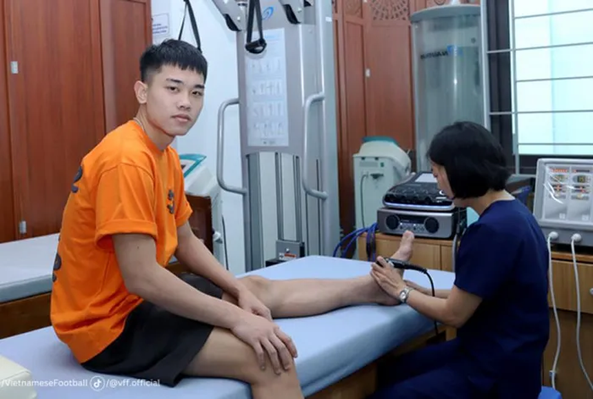 Tin nóng thể thao tối 8/5: Tân HLV Kim Sang Sik bắt đầu 'vi hành' V-League, dự khán trận cầu tâm điểm - Ảnh 3.