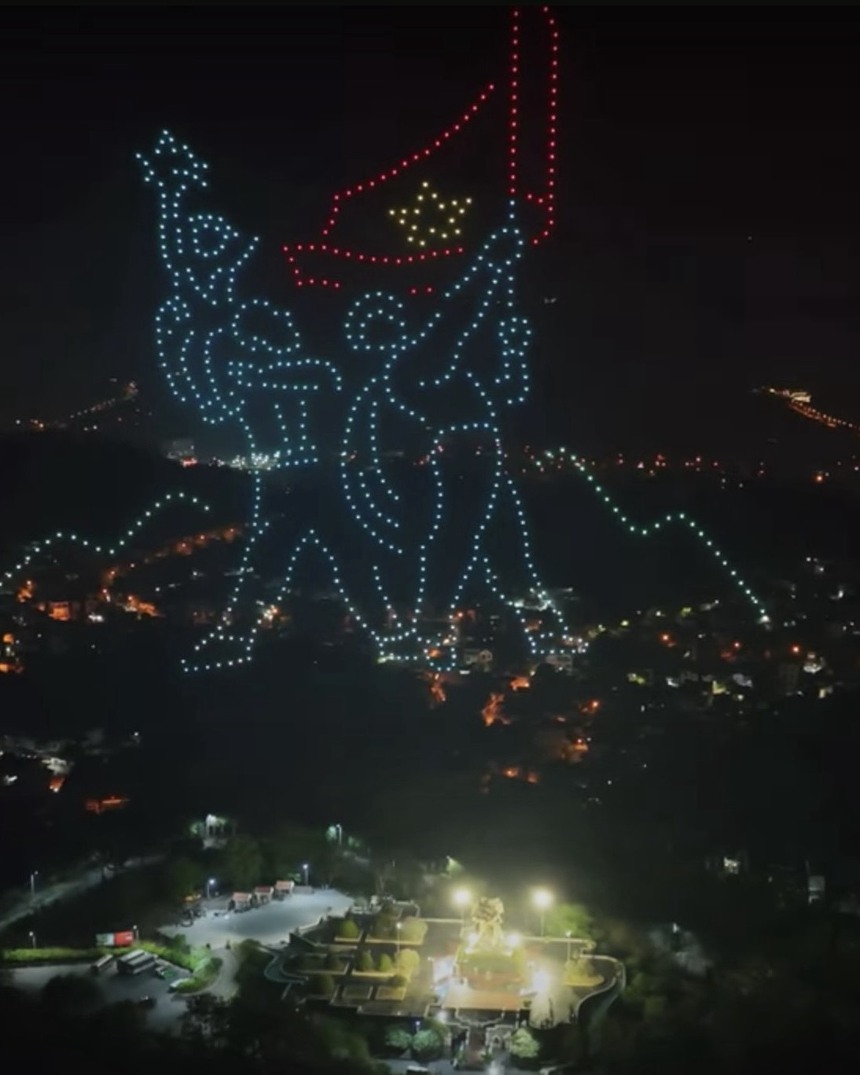Tái hiện Chiến thắng Điện Biên Phủ bằng 700 drone trên bầu trời - Ảnh 13.