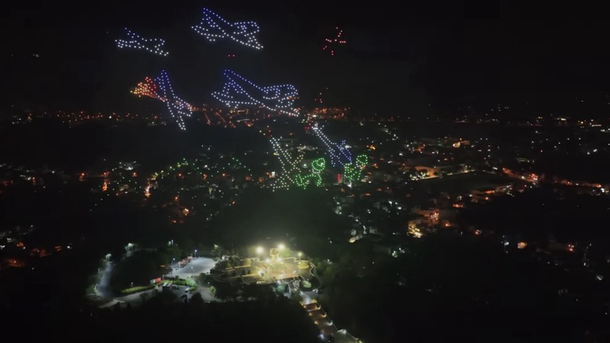 Tái hiện Chiến thắng Điện Biên Phủ bằng 700 drone trên bầu trời - Ảnh 12.