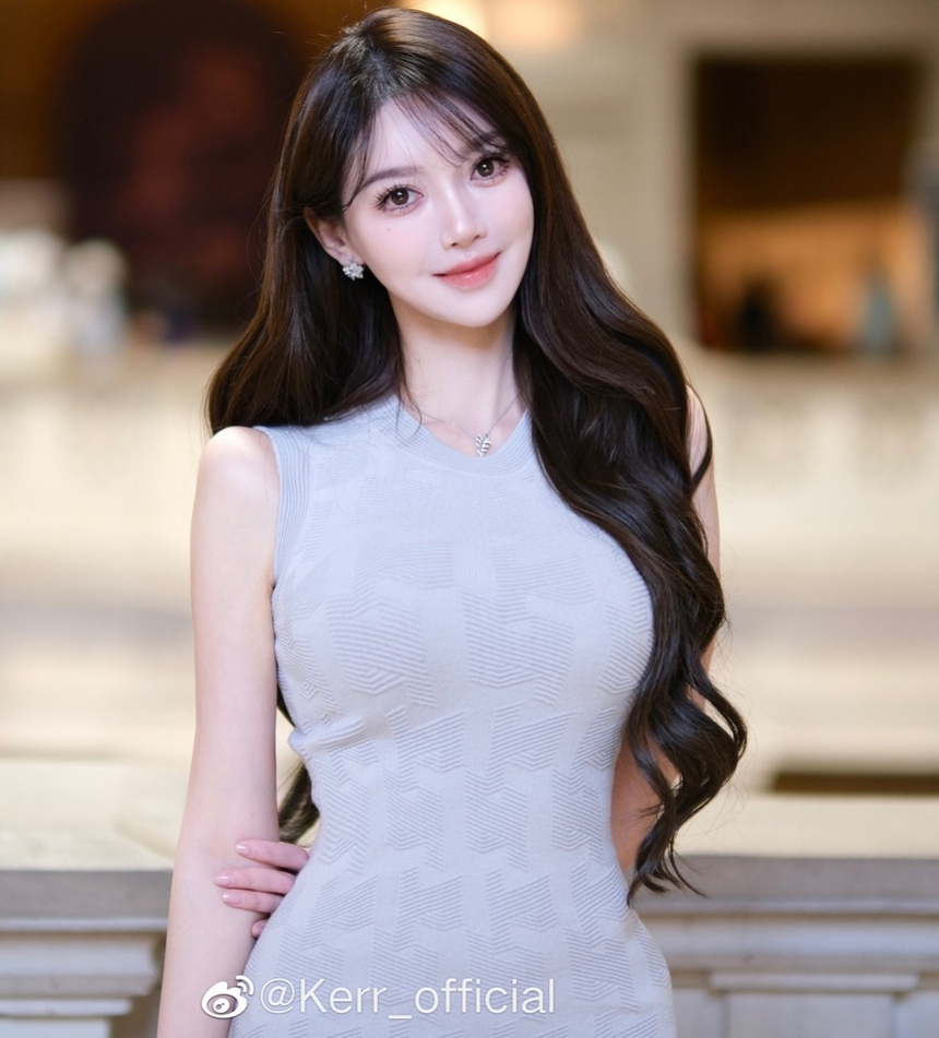 2 năm yêu nhau nhiều tranh cãi của Huỳnh Hiểu Minh và bạn gái hot girl - Ảnh 3.