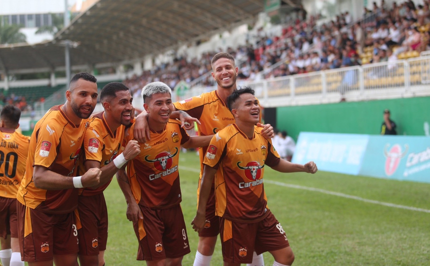 HLV Vũ Tiến Thành: "Mục tiêu trụ hạng đã mở ra với HAGL" - Ảnh 2. HLV Vũ Tiến Thành: "Mục tiêu trụ hạng đã mở ra với HAGL" - Ảnh 2.