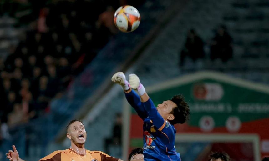 Bùi Tiến Dũng trắng lưới, HAGL kéo dài mạch bất bại với HLV Vũ Tiến Thành - Ảnh 1. Bùi Tiến Dũng trắng lưới, HAGL kéo dài mạch bất bại với HLV Vũ Tiến Thành - Ảnh 1.