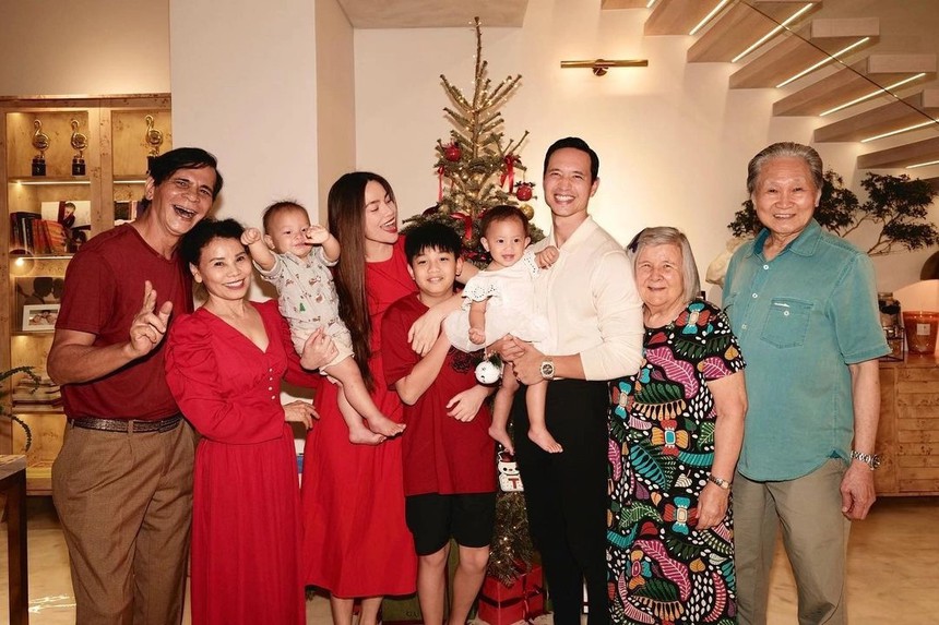 Dàn mẹ chồng Tây chất lượng của sao Việt: Hà Hồ được khen như Bạch Tuyết, Lan Phương không phải nấu ăn, rửa bát khi sang thăm mẹ chồng - Ảnh 3. Dàn mẹ chồng Tây chất lượng của sao Việt: Hà Hồ được khen như Bạch Tuyết, Lan Phương không phải nấu ăn, rửa bát khi sang thăm mẹ chồng - Ảnh 3.