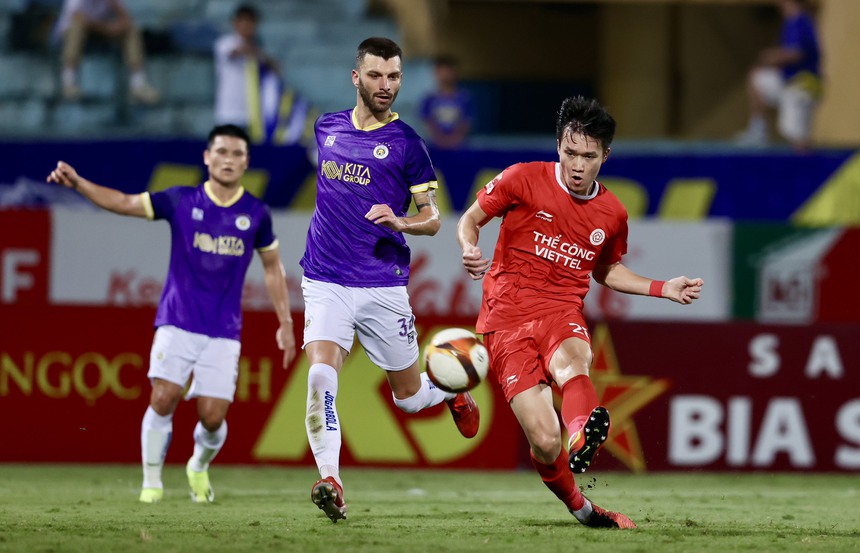 Hoàng Đức ghi bàn quyết định chiến thắng 1-0 cho Thể Công Viettel trước CLB Hà Nội ở vòng 17 V.League. Ảnh: Hoàng Linh