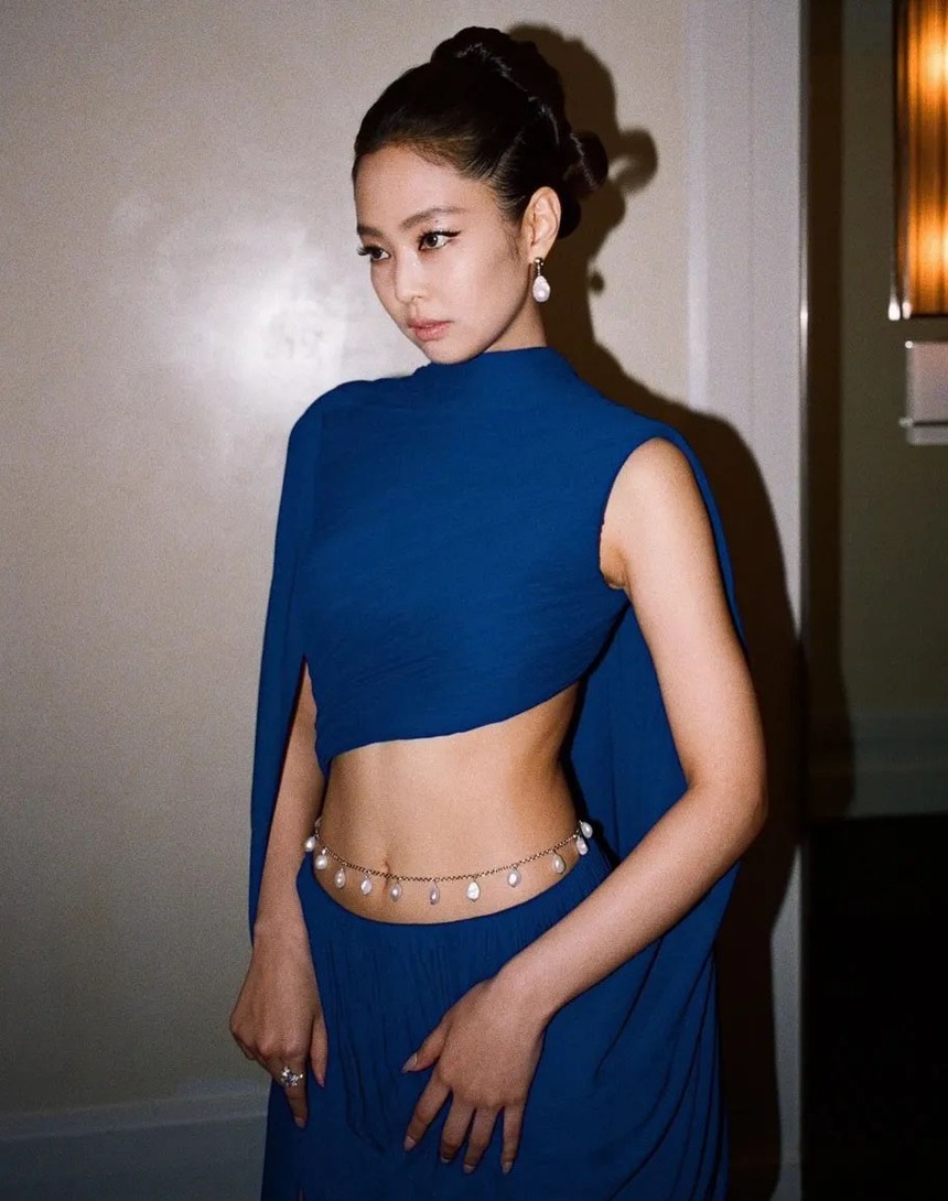 Vẻ tự tin của Jennie Blackpink tại Met Gala đáp trả kẻ hiềm khích một cách tinh tế - Ảnh 4.