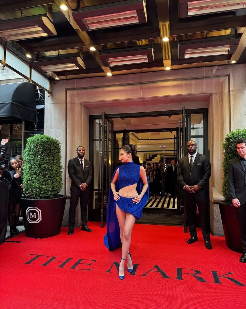 Vẻ tự tin của Jennie Blackpink tại Met Gala đáp trả kẻ hiềm khích một cách tinh tế - Ảnh 3.
