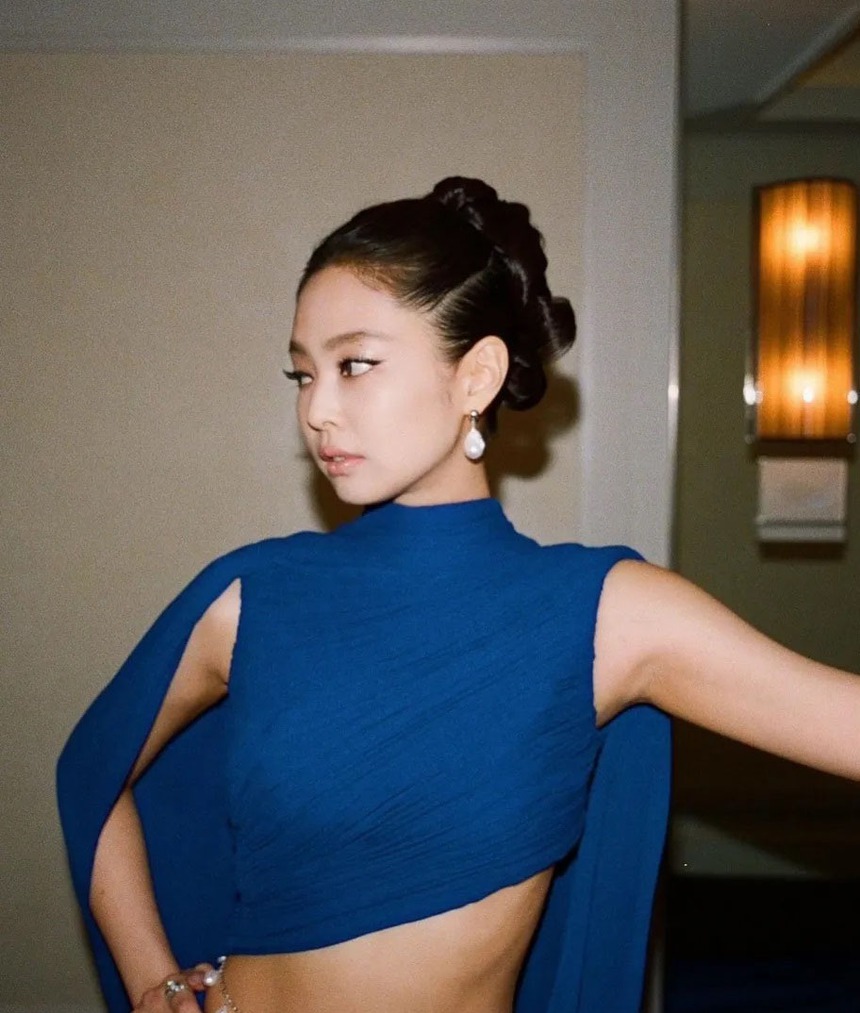 Vẻ tự tin của Jennie Blackpink tại Met Gala đáp trả kẻ hiềm khích một cách tinh tế - Ảnh 7.