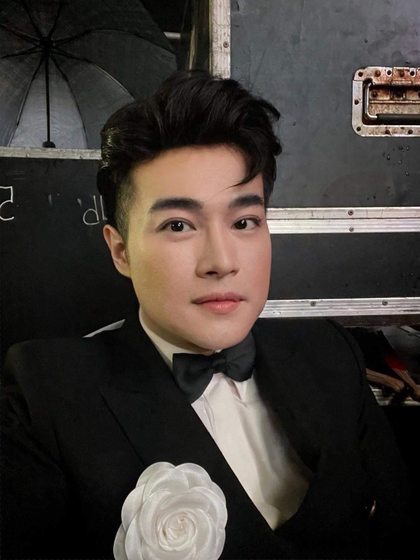 Hoa hậu Phan Kim Oanh mời ca sĩ Minh Quân ngồi "ghế nóng" Mrs Earth Vietnam 2024 - Ảnh 2. Hoa hậu Phan Kim Oanh mời ca sĩ Minh Quân ngồi "ghế nóng" Mrs Earth Vietnam 2024 - Ảnh 2.