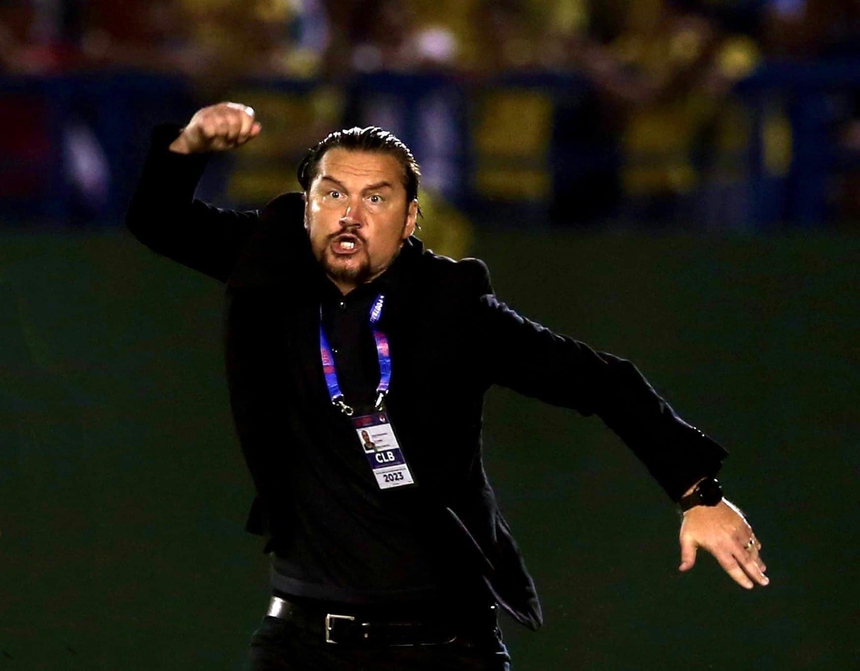 HLV Popov liên tục bị đồng nghiệp phản ứng vì hành xử không đẹp - Ảnh 1.