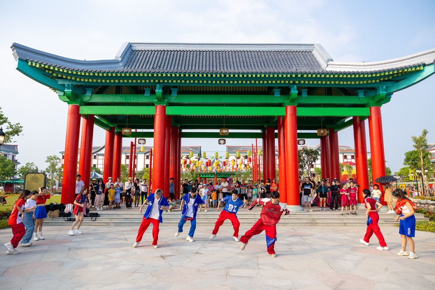 Choáng ngợp với màn ra mắt của Học viện cưỡi ngựa đầu tiên tại Việt Nam trên đảo Vũ Yên - Ảnh 11. Choáng ngợp với màn ra mắt của Học viện cưỡi ngựa đầu tiên tại Việt Nam trên đảo Vũ Yên - Ảnh 11.