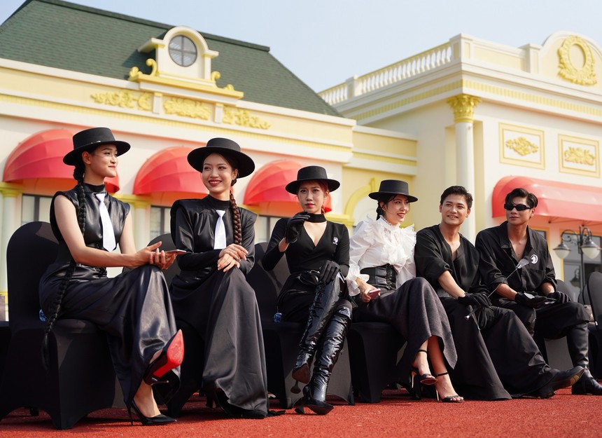 Choáng ngợp với màn ra mắt của Học viện cưỡi ngựa đầu tiên tại Việt Nam trên đảo Vũ Yên - Ảnh 2. Choáng ngợp với màn ra mắt của Học viện cưỡi ngựa đầu tiên tại Việt Nam trên đảo Vũ Yên - Ảnh 2.