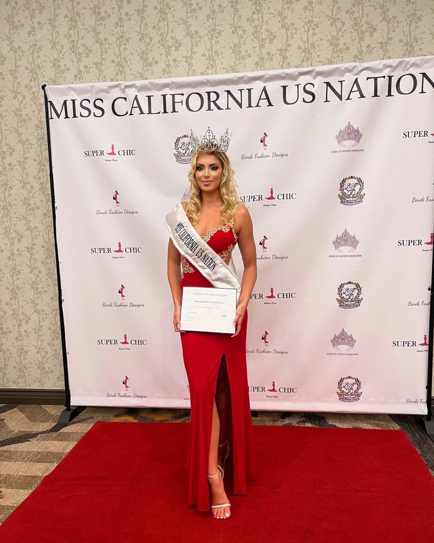 Nữ kình ngư quyến rũ nhất thế giới khiến fan trầm trồ trên sàn diễn thời trang - Ảnh 9.