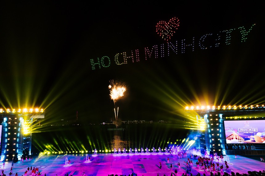 'Chuyến tàu huyền thoại': Tổng đạo diễn Lê Hải Yến khiến khán giả kinh ngạc trước nhiều màn diễn 'bom tấn' - Ảnh 1.