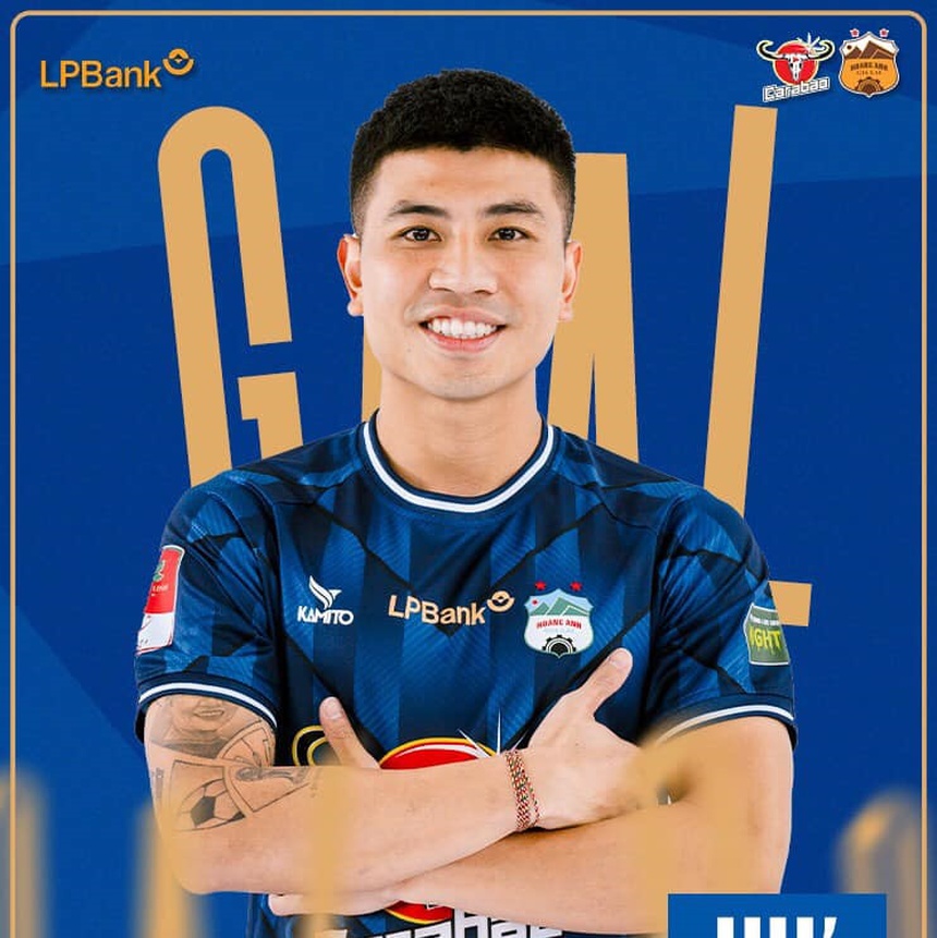 Tiền đạo 26 tuổi cao 1m77 của HAGL Đinh Thanh Bình được HLV Kim Sang Sik triệu tập lên ĐTQG thay thế Văn Tùng (chấn thương)