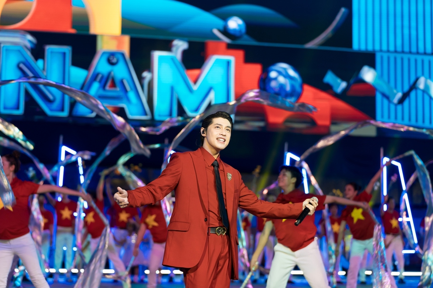 'Chuyến tàu huyền thoại': Tổng đạo diễn Lê Hải Yến khiến khán giả kinh ngạc trước nhiều màn diễn 'bom tấn' - Ảnh 1.