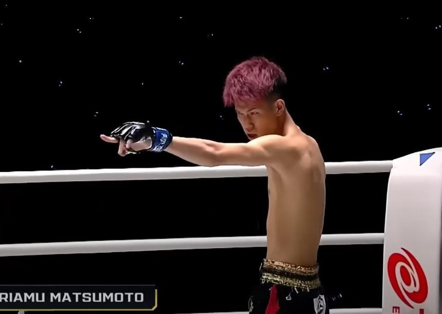 Võ sĩ Nhật Bản giơ tay ngón tay thách thức, bị đối thủ có biệt danh 'Tề Thiên Đại Thánh' đánh bại - Ảnh 3.