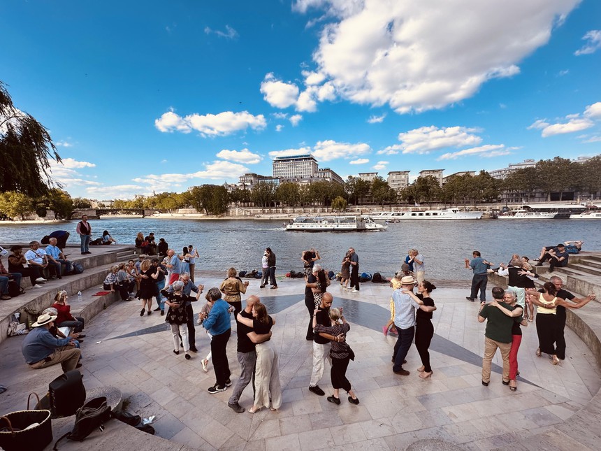 EURO trên từng cây số: Thế vận hội bên bờ sông Seine - Ảnh 1.