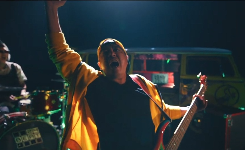 Đạo diễn Lê Thanh Sơn hát rock, cùng dàn cast thể hiện OST "Móng vuốt" - Ảnh 2.