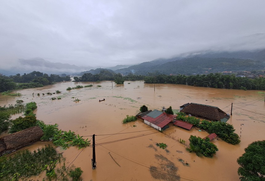 Hà Giang mưa to, nước thượng nguồn đổ về gây ngập lụt trên diện rộng - Ảnh 8.