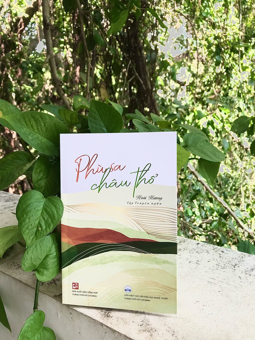 Nhà văn Hoài Hương: Nghiêng về cái đẹp thuần mỹ, trong trẻo - Ảnh 5. Nhà văn Hoài Hương: Nghiêng về cái đẹp thuần mỹ, trong trẻo - Ảnh 5.