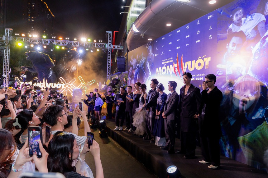 Dàn nghệ sĩ Việt "đổ bộ" thảm đỏ ra mắt phim "Móng vuốt" - Ảnh 9.