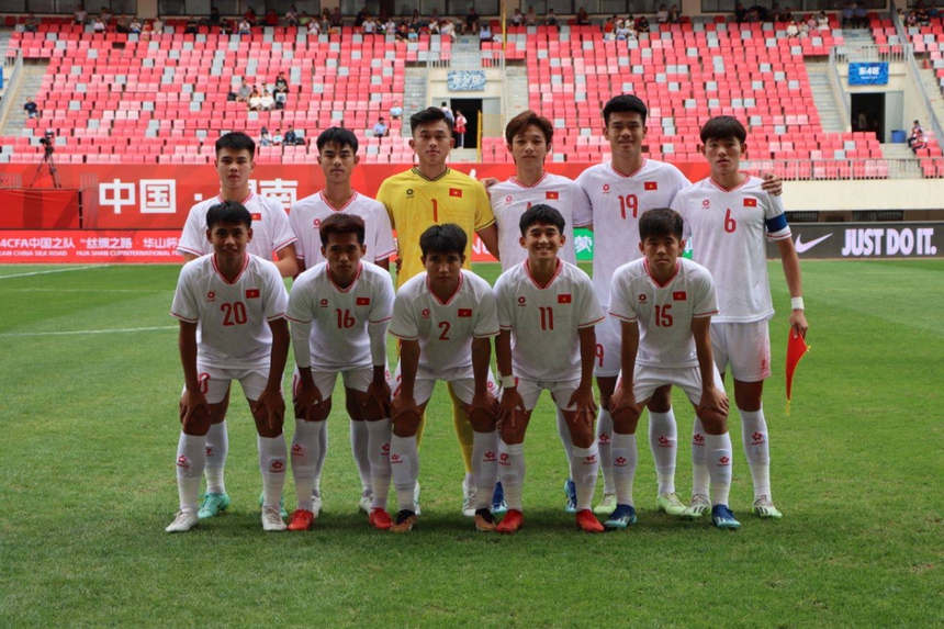 TRỰC TIẾP bóng đá U19 Việt Nam vs Uzbekistan, U19 giao hữu quốc tế: Nỗ lực tìm bàn gỡ - Ảnh 4. TRỰC TIẾP bóng đá U19 Việt Nam vs Uzbekistan, U19 giao hữu quốc tế: Nỗ lực tìm bàn gỡ - Ảnh 4.