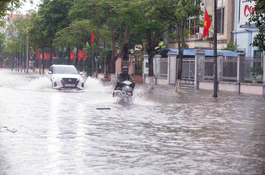 Hầu hết các khu vực có mưa rào và dông - Ảnh 1. Hầu hết các khu vực có mưa rào và dông - Ảnh 1.