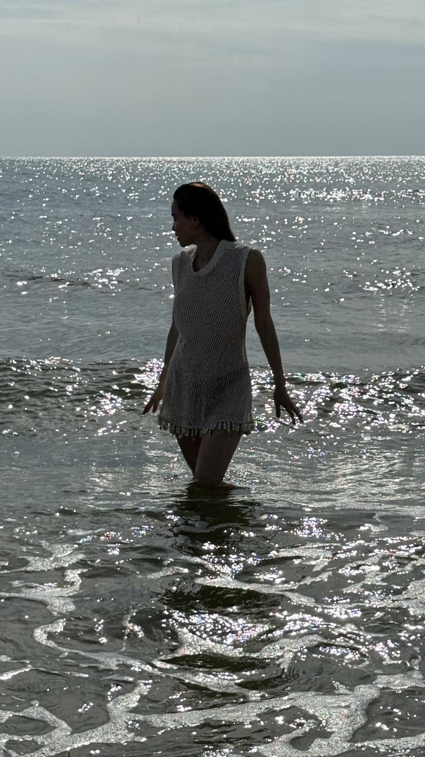 Hà Hồ khoe bộ ảnh xuyên thấu ở quê nhà Quảng Bình - Ảnh 1.