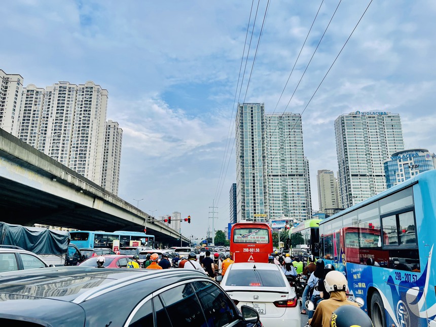 Bắc, Trung Bộ nắng nóng lan rộng, Nam Bộ mưa rào rải rác - Ảnh 1.