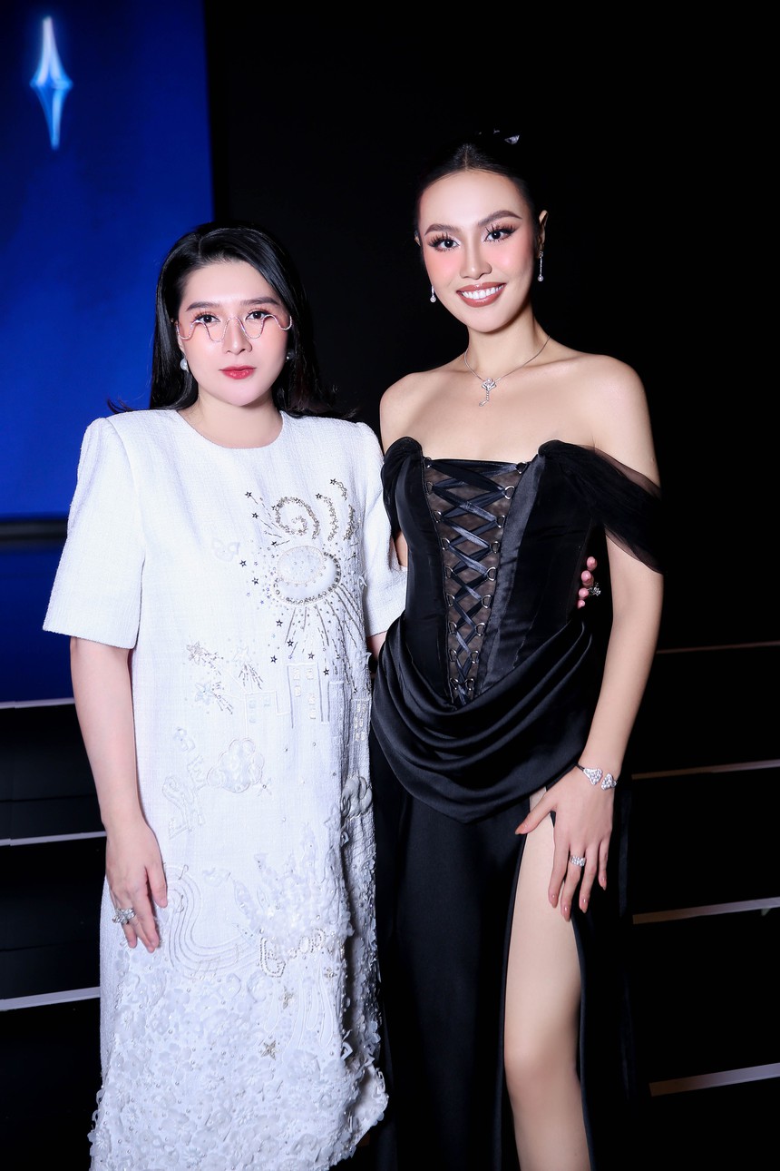 Miss Cosmo 2024: Bác sĩ Phúc Ngân hội ngộ dàn mỹ nhân sau 2 năm làm mẹ bỉm - Ảnh 4. Miss Cosmo 2024: Bác sĩ Phúc Ngân hội ngộ dàn mỹ nhân sau 2 năm làm mẹ bỉm - Ảnh 4.