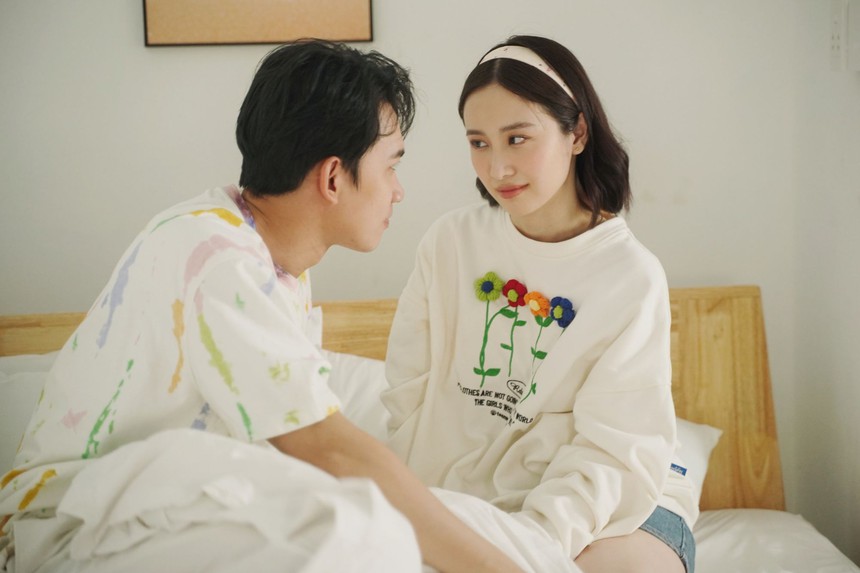 Jun Phạm nói về cảnh thân mật với Thúy Ngân trong "7 năm chưa cưới sẽ chia tay" - Ảnh 3. Jun Phạm nói về cảnh thân mật với Thúy Ngân trong "7 năm chưa cưới sẽ chia tay" - Ảnh 3.