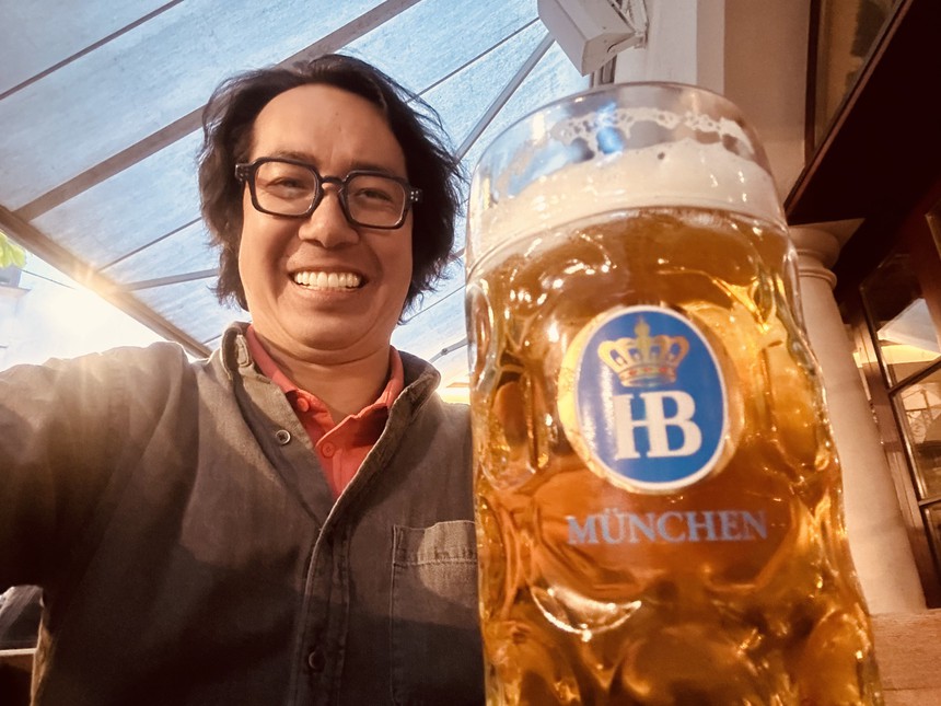 EURO trên từng cây số: "Chết chìm" trong men say ở Hofbrauhaus - Ảnh 1.